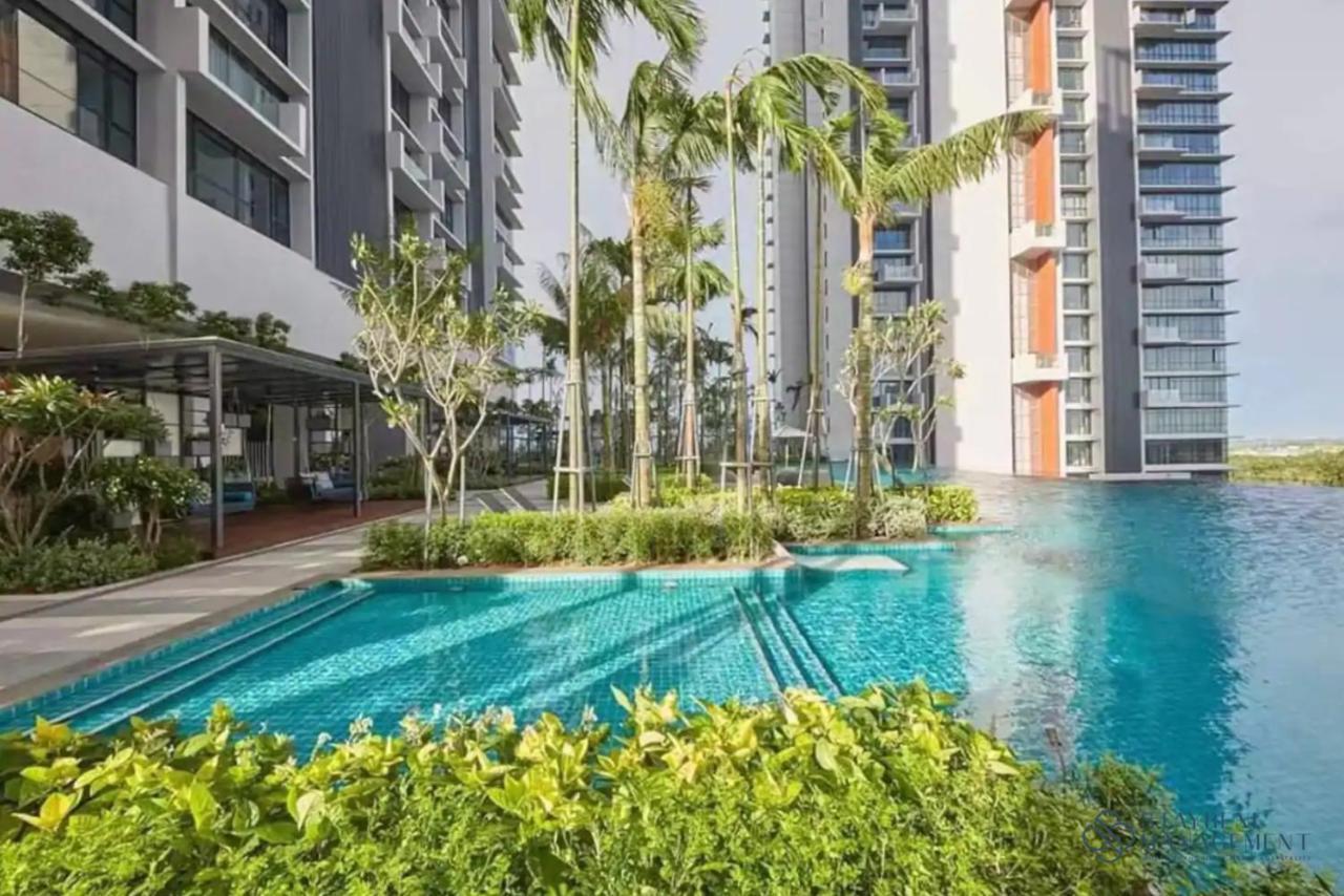 Grand Medini Residence Nusajaya By Stayrene Bagian luar foto